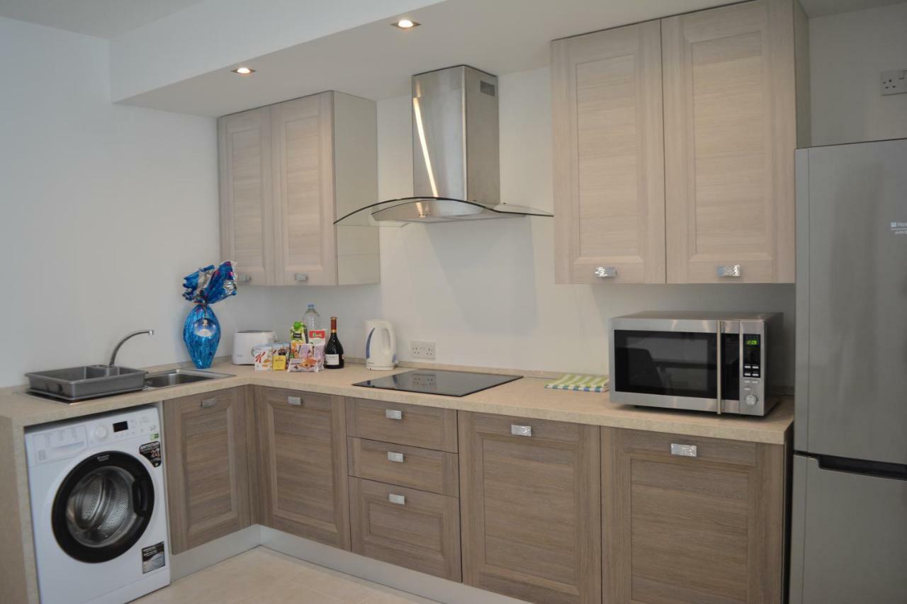 Hortensia 2 Bedroom Apartment St. Paul's Bay Buitenkant foto